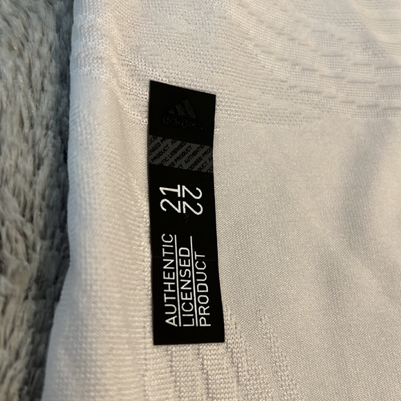 NWOT Real Madrid #9 Karim Benzema 2022 UEFA Champions League final player jersey - Picture 5 of 13